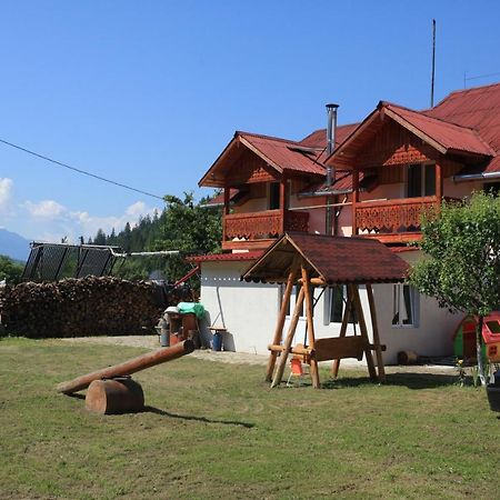 Pensiunea Paradiso Poiana Teiului Exterior foto
