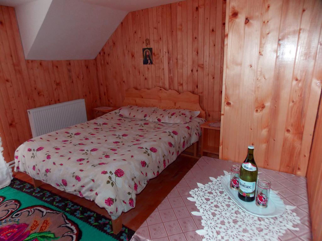 Pensiunea Paradiso Poiana Teiului Zimmer foto